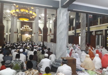 sholat-gerhana-bulan3